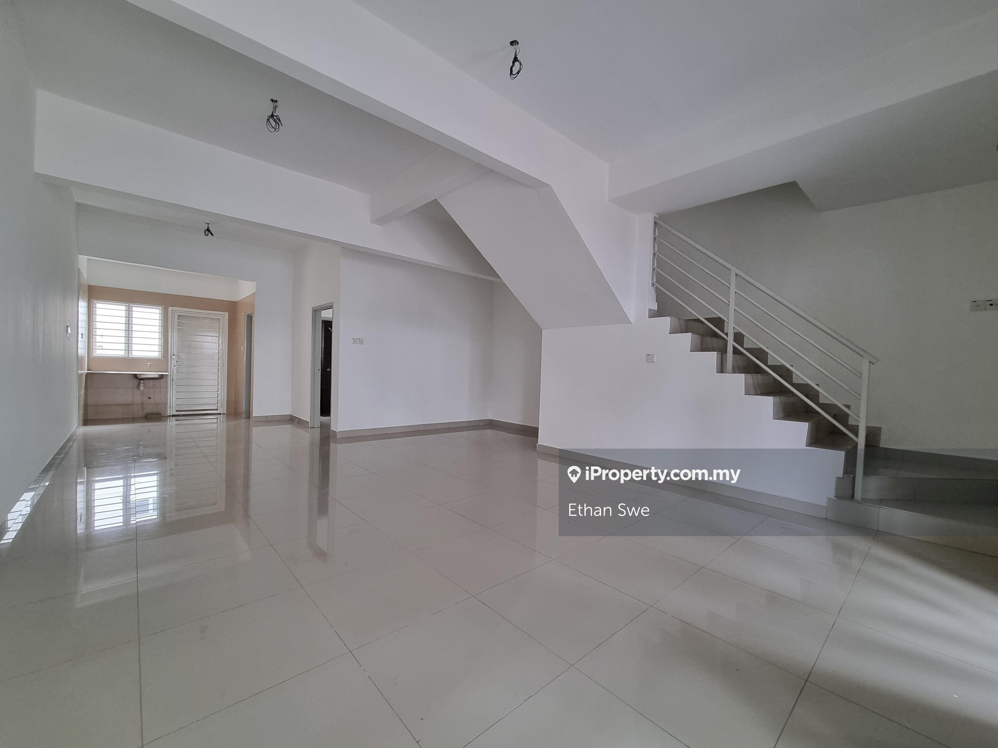 Freehold 3 Storeys Landed Terrace in Taman Sri Putra 3, Brand New Unit