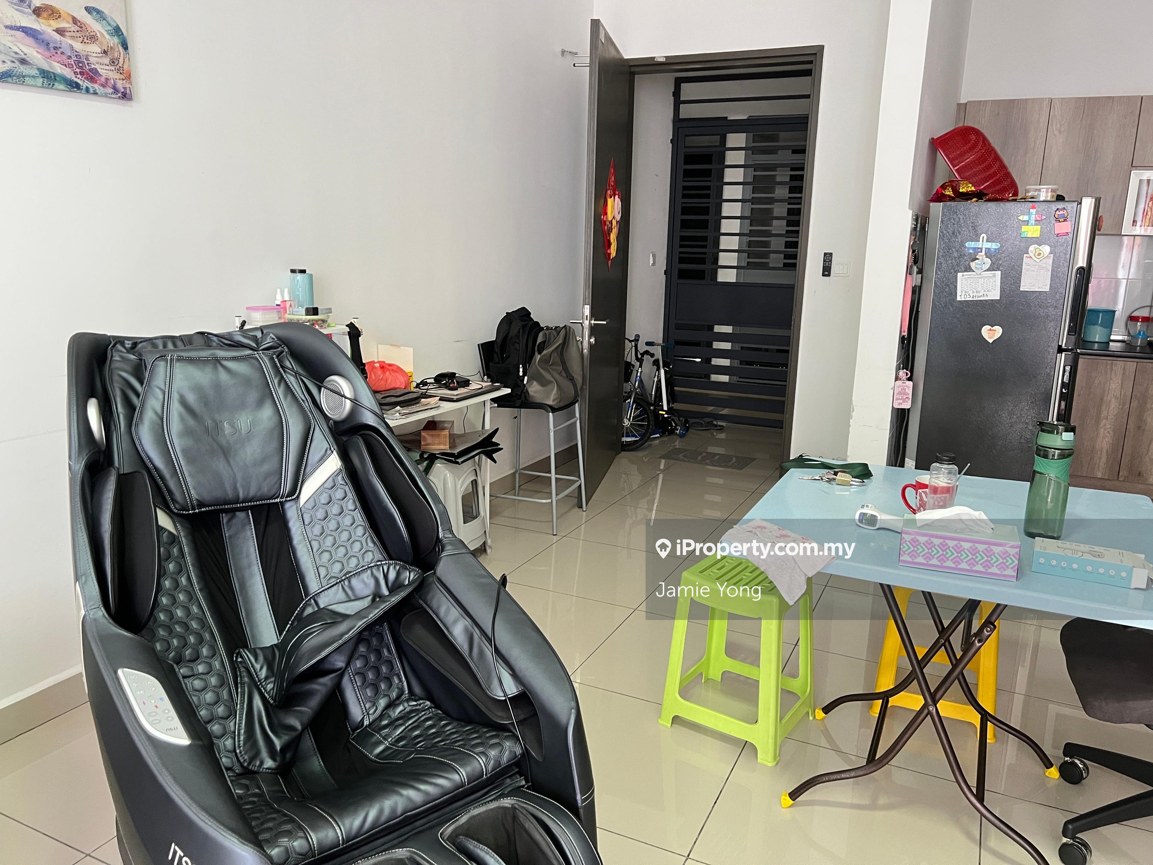 Modern 1100sqft Renovated Unit at The Henge with Pool & Open View