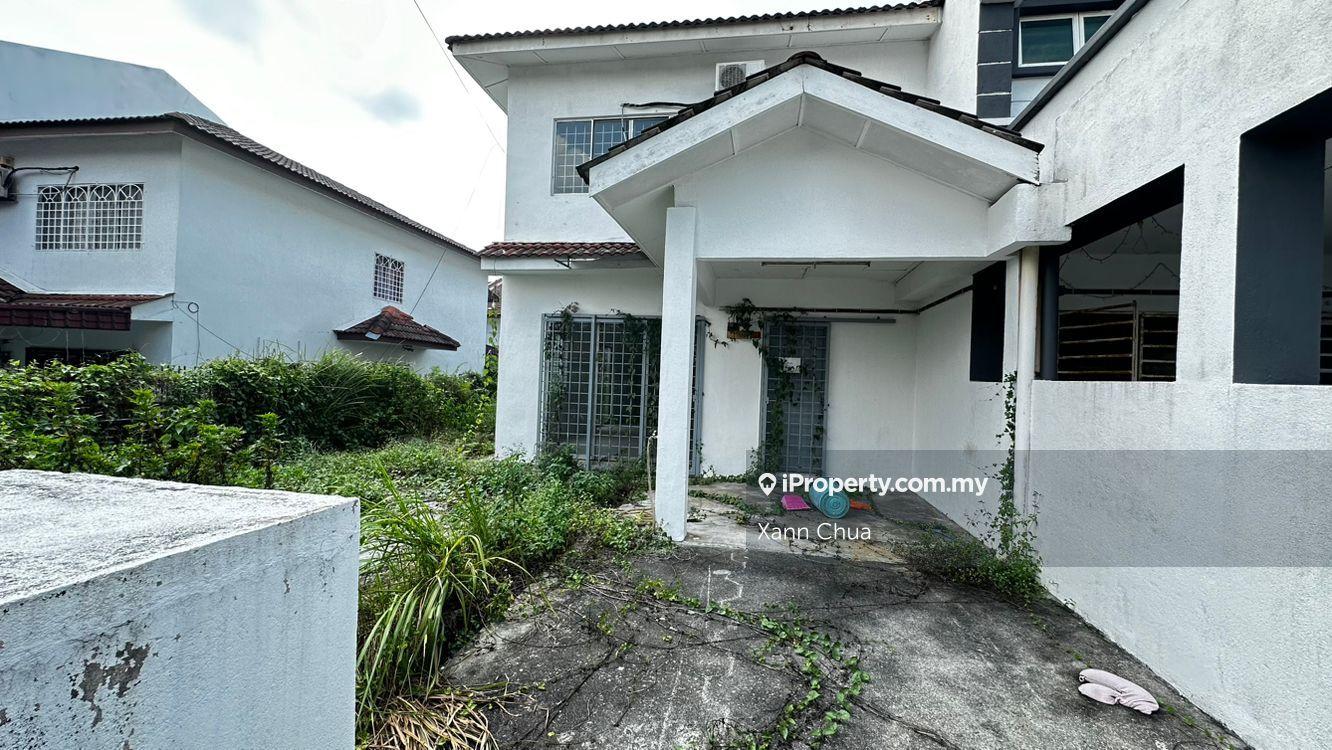 Pinggiran Putra Semi-D house for Sale