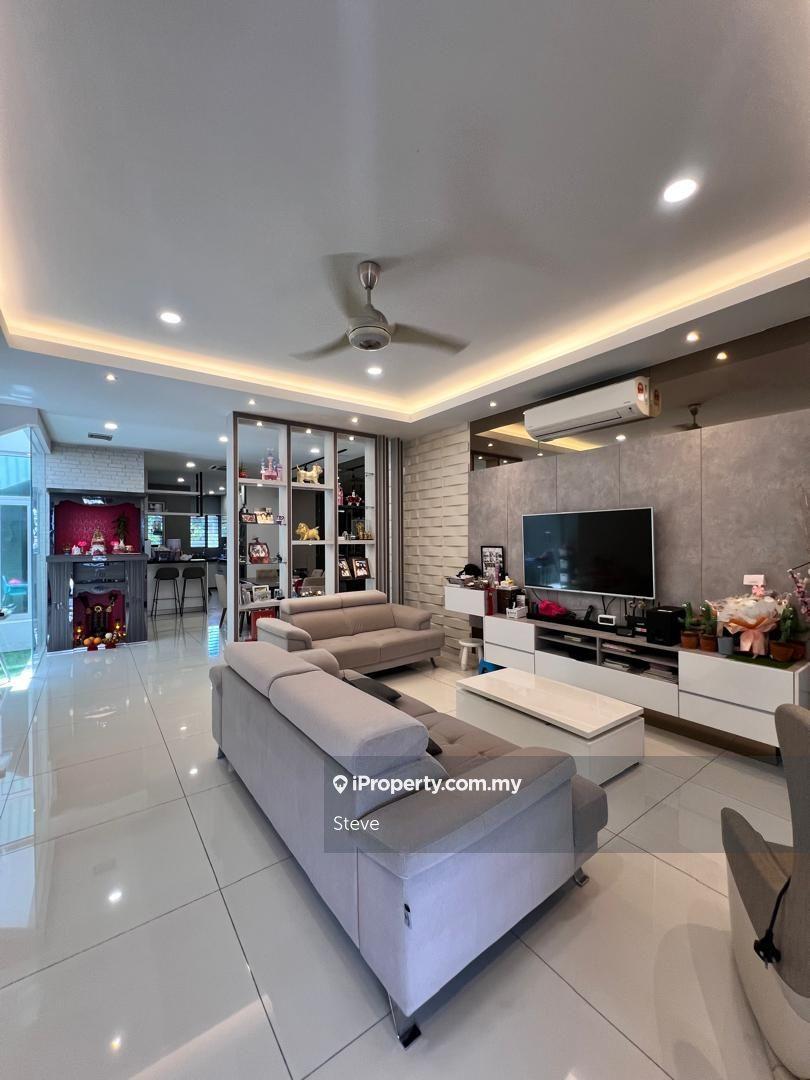 Tasteful renovated unit