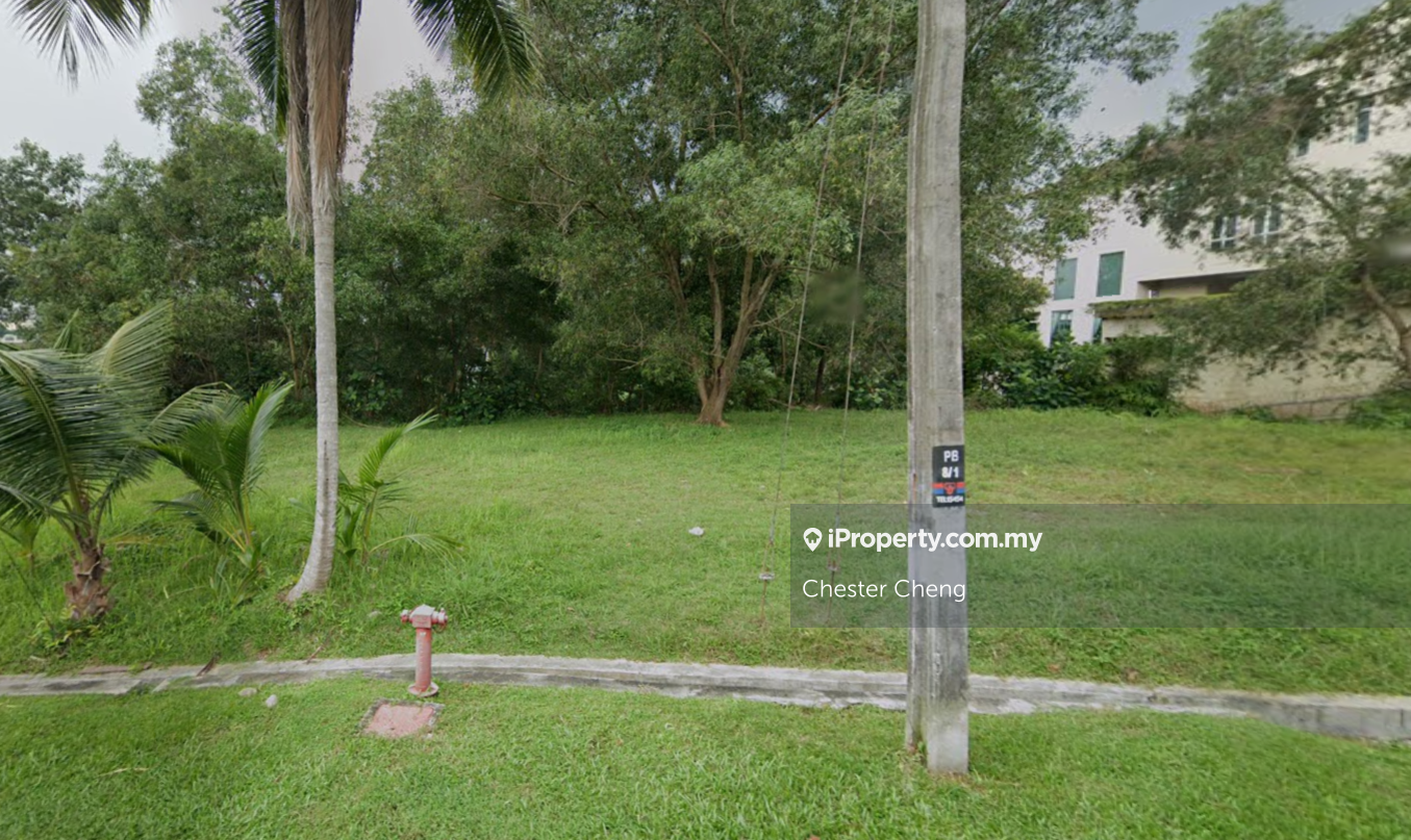 Large Bungalow land at Prime Location