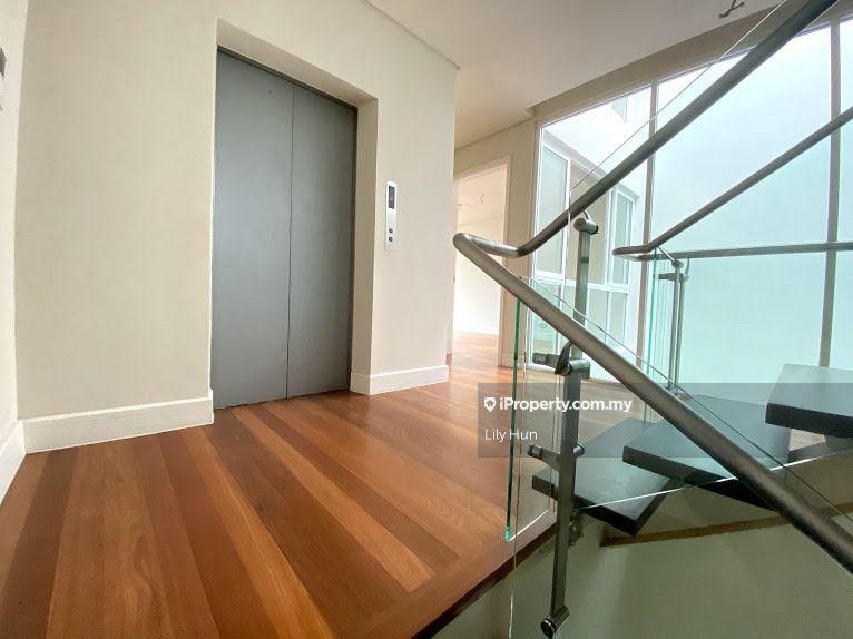 Courtyard Landed Garden View Villa for Sale