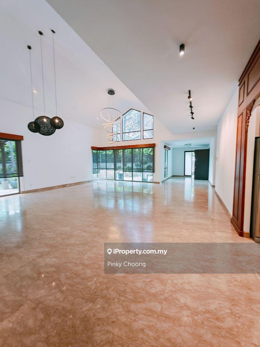 Beautiful Single storey bungalow 