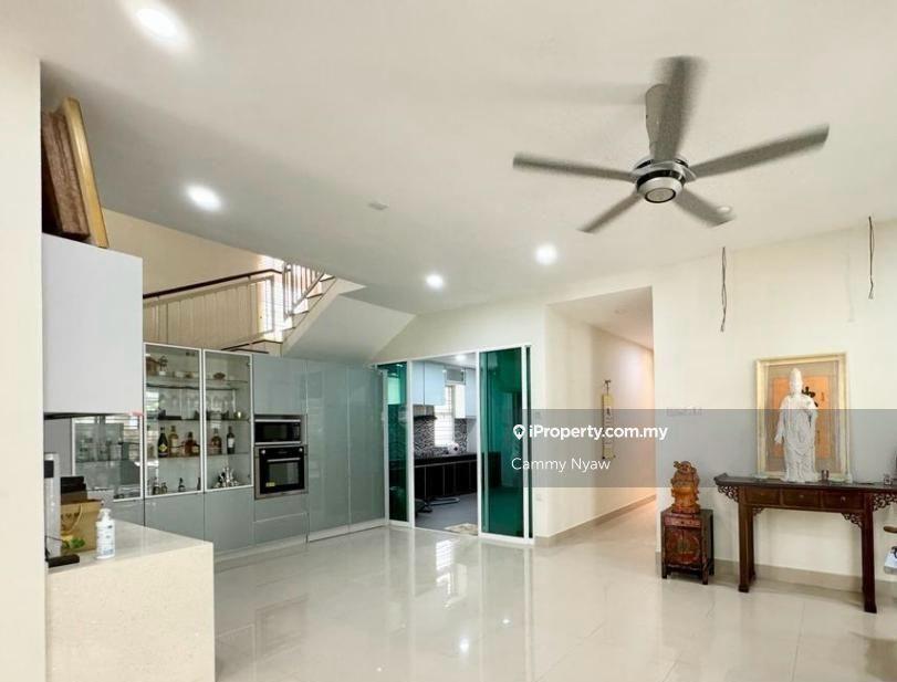 2.5 storey  cheapest nice renovated