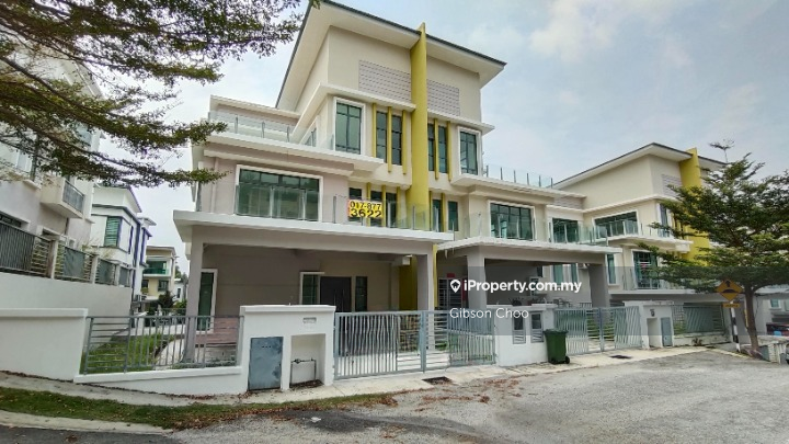 Semi-D house for Sale in bandar mahkota cheras