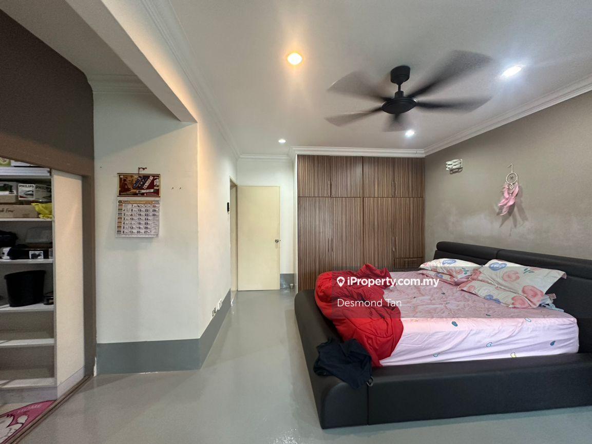 Near Field And Park, Good Condition House
