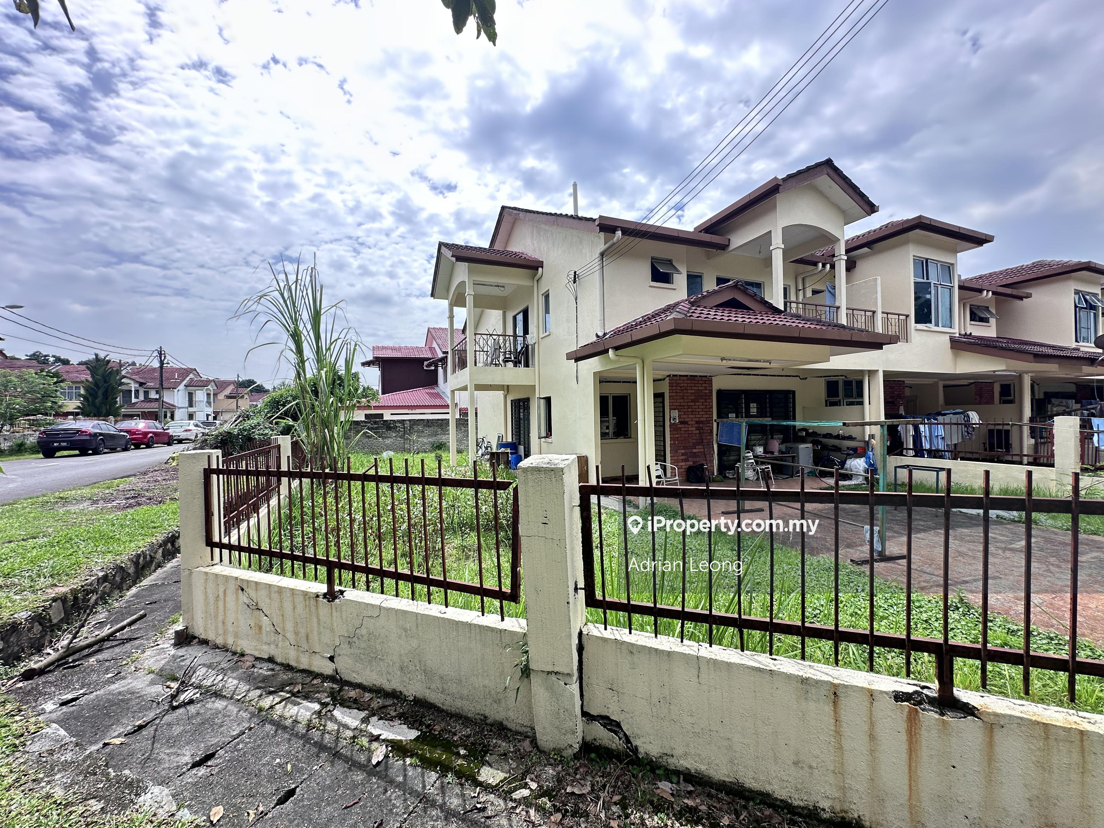 Good Deal! Big Double Storey Corner For sales! Over 3000 Land size!