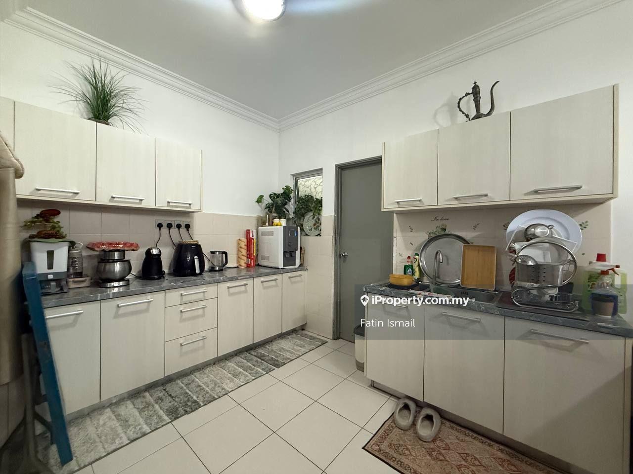 Spacious & renovated unit, good location. Come view anytime!