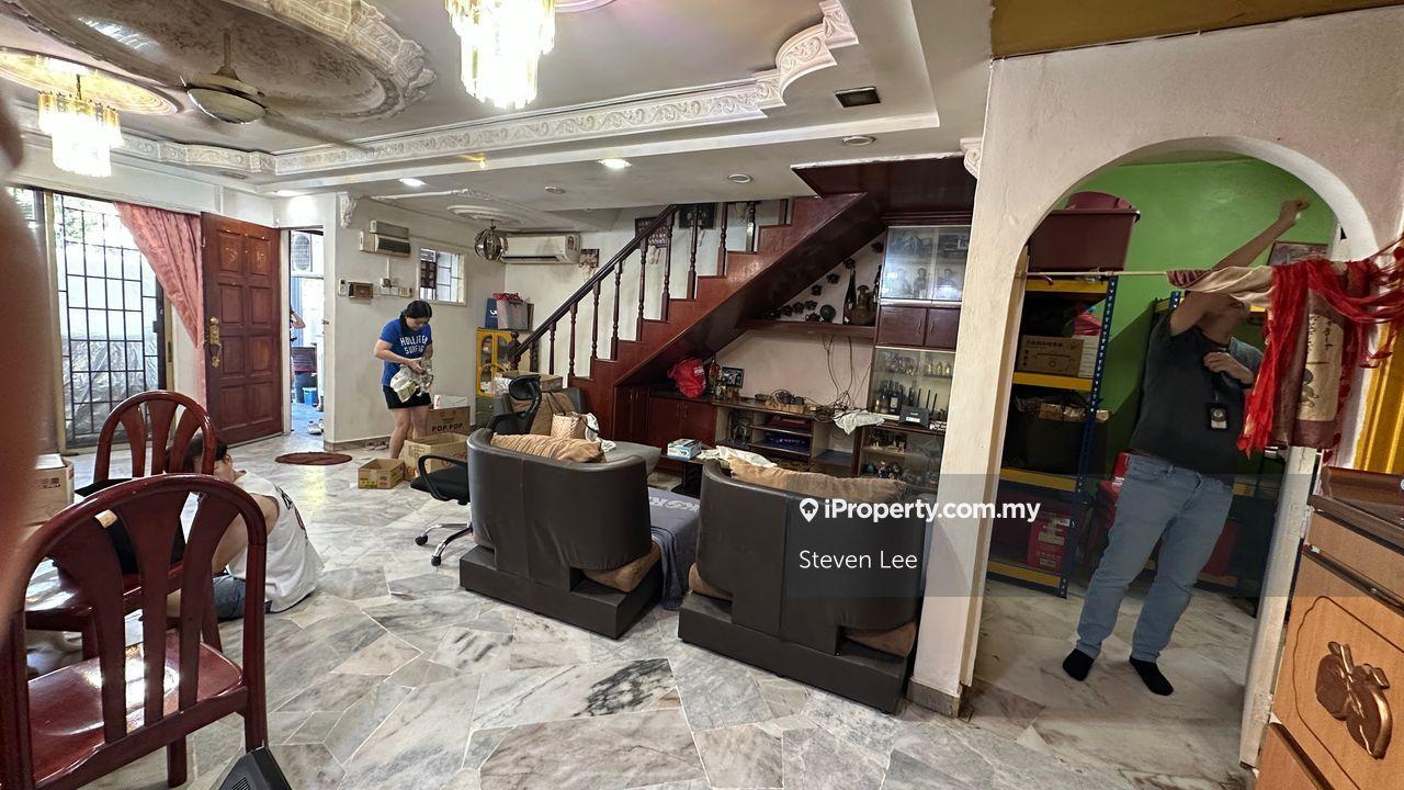 Renovation Unit , If Interesting Pls Call me for Viewing