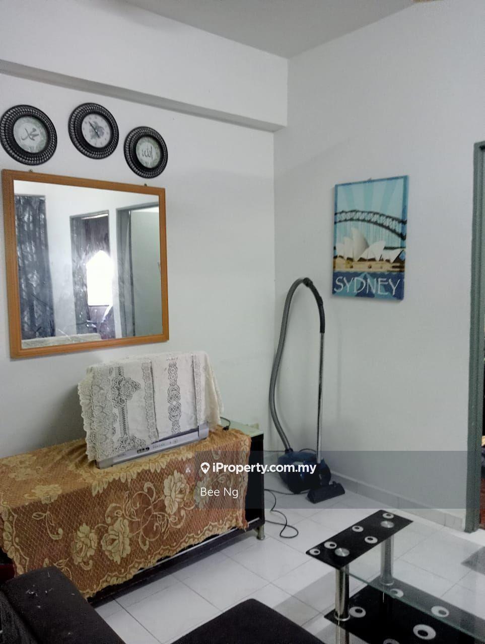 Melaka town,pangsapuri laksamana freehold 3r2b medium floor for sale