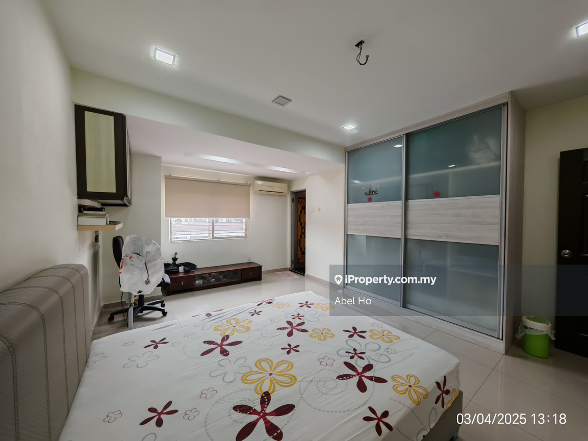 Fully Renovated & Well maintained conditions.