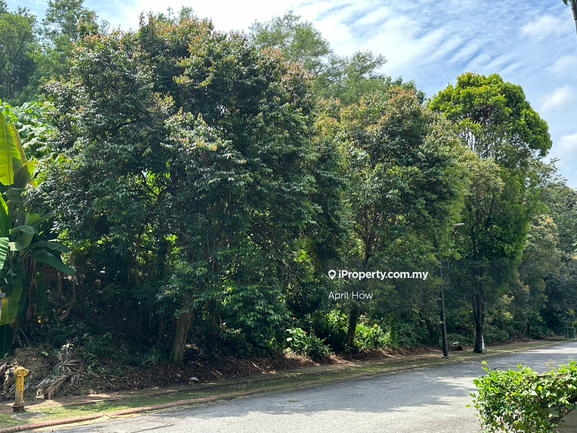 Residential land in exclusive community of affluents