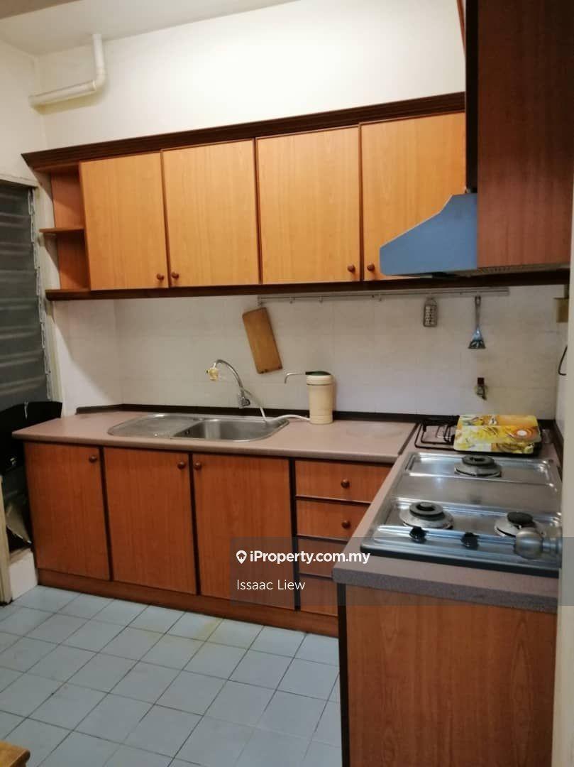 Great Location! Good Condition Unit! Highly Demand!