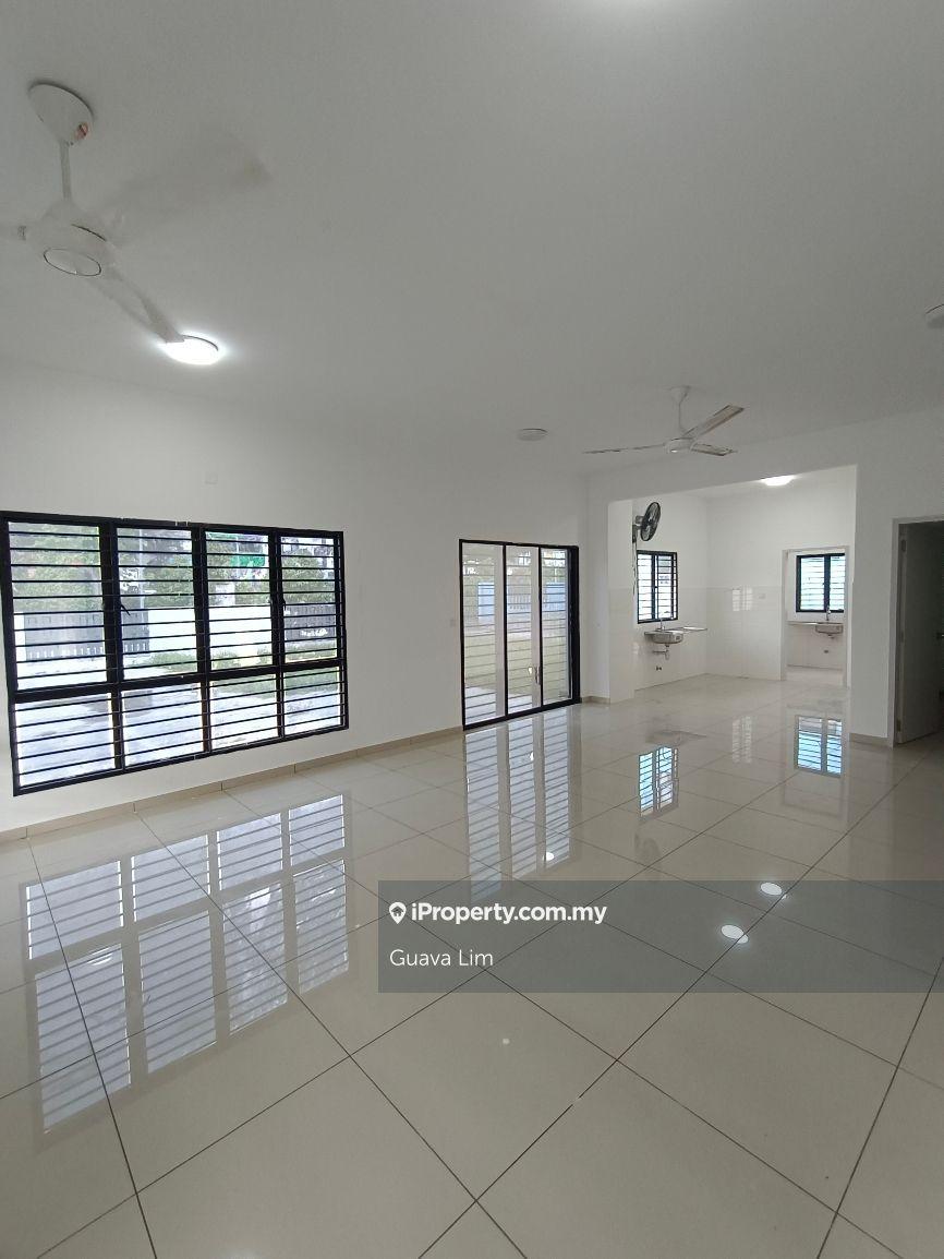 U13 corner house with extra 40ft side land for sale! Move in Ready!