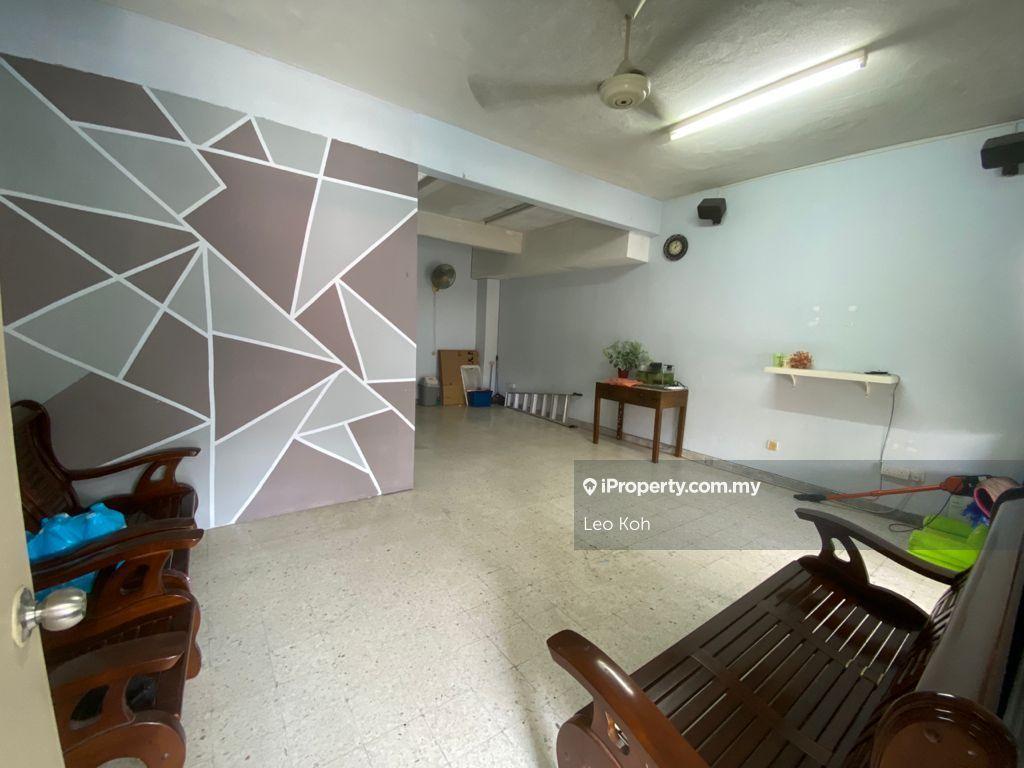 18x55 3r2b 2 Storey Landed House Taman Universiti Indah Seri Kembangan