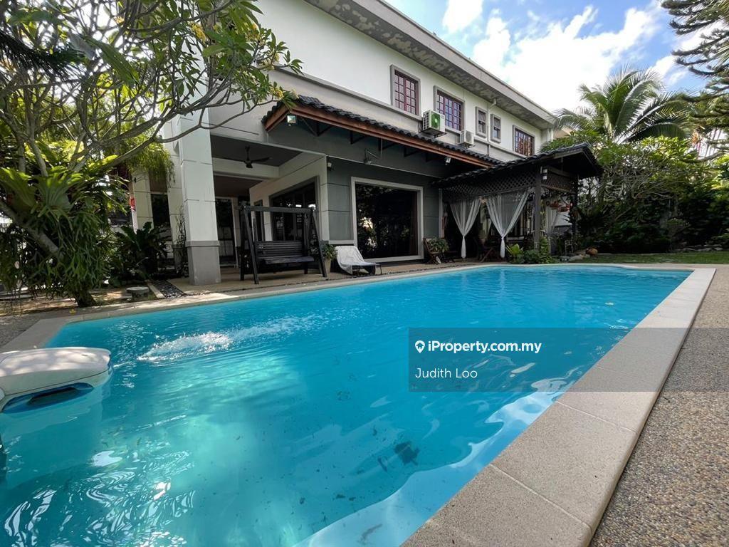 Link Bungalow corner with land and pool