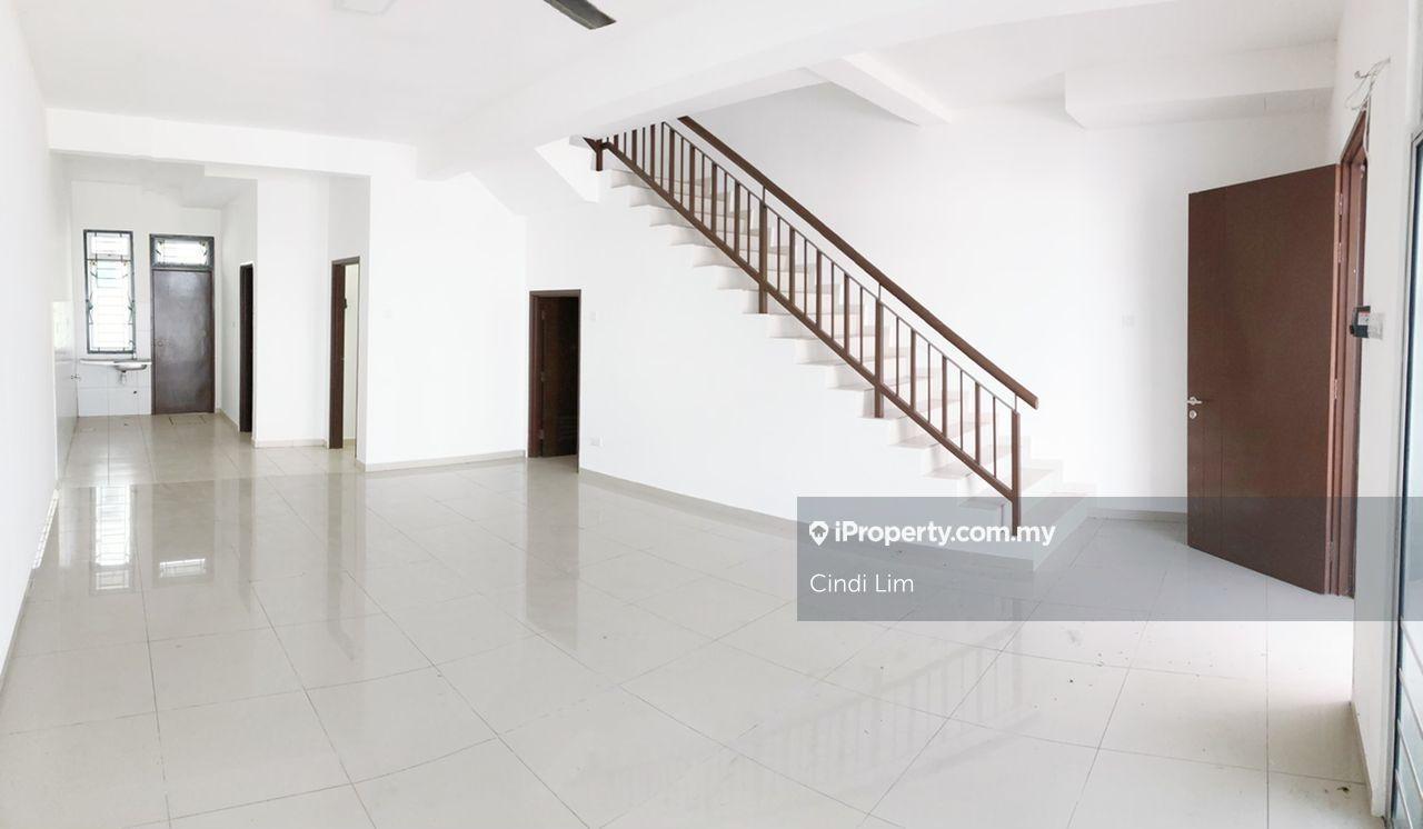 Bandar seri alam 2 storey terrace house for Sale