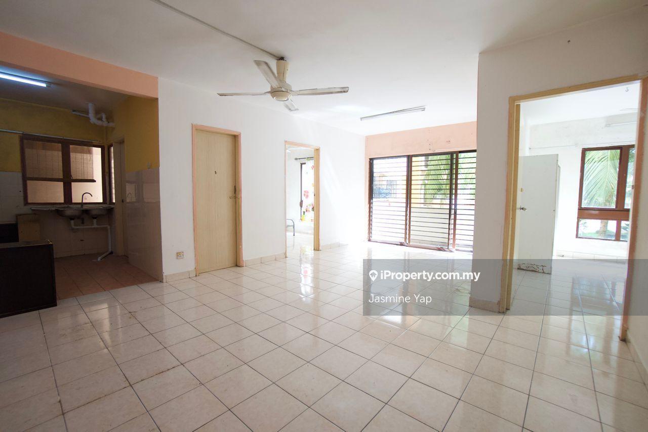 Palm Spring Condo with Pool View Low Floor Can Move in Now