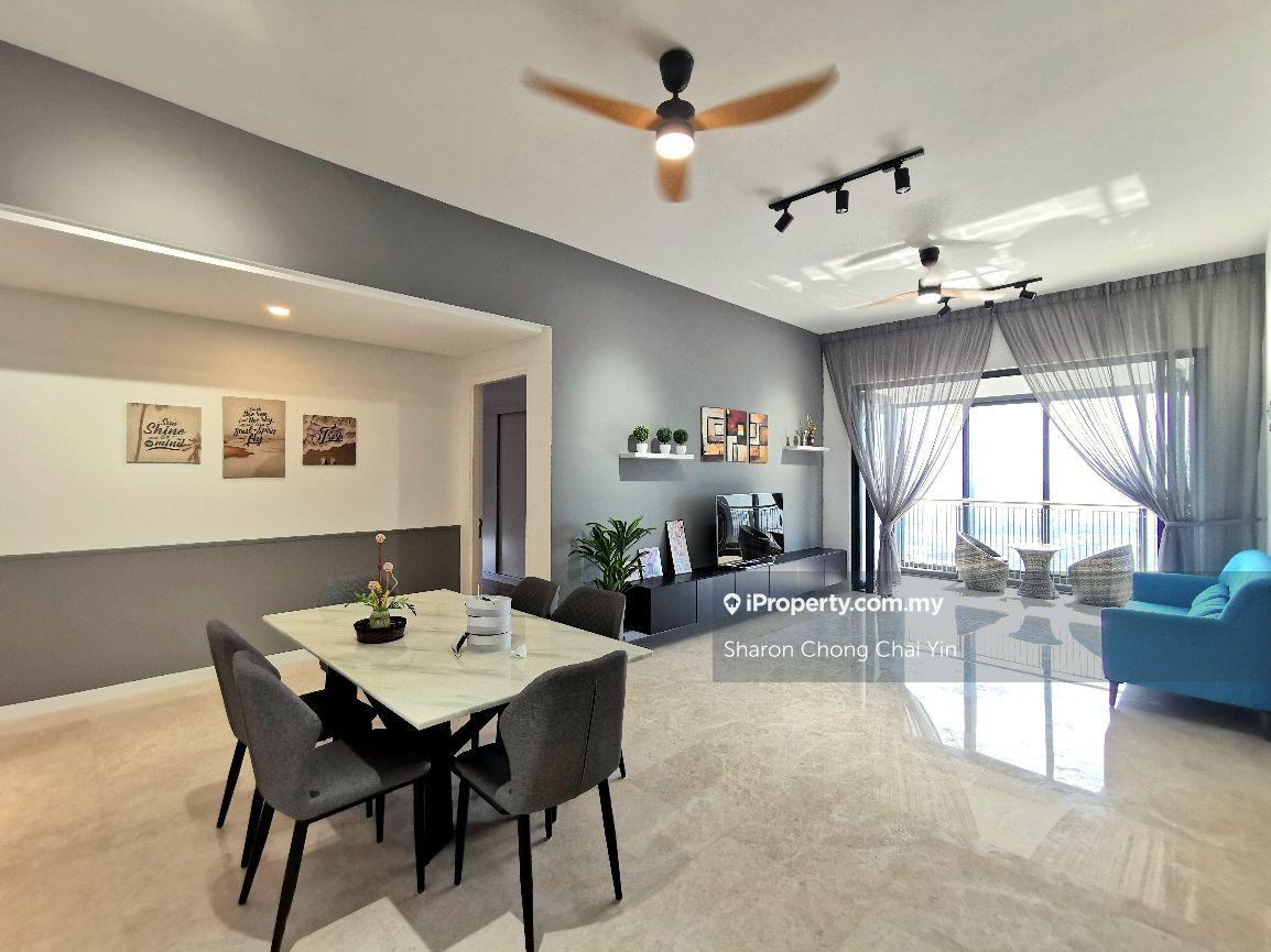 High floor sea view , highest and grand condo in jb town