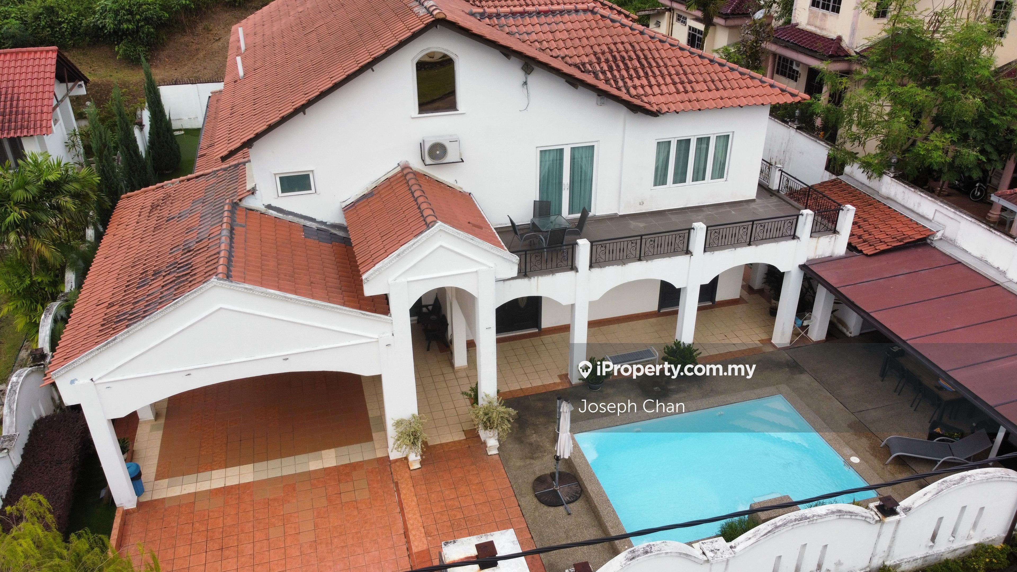 Section 8 Bungalow with Swimming Pool Refurbished
