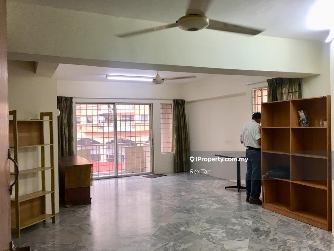 3 Bedroooms Partly furnished for sale.