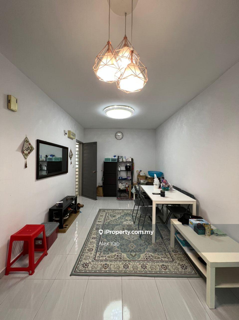 Laguna Biru 2 Apartment!! 1 Car Park!! Low Depo!! Can Full Loan!!