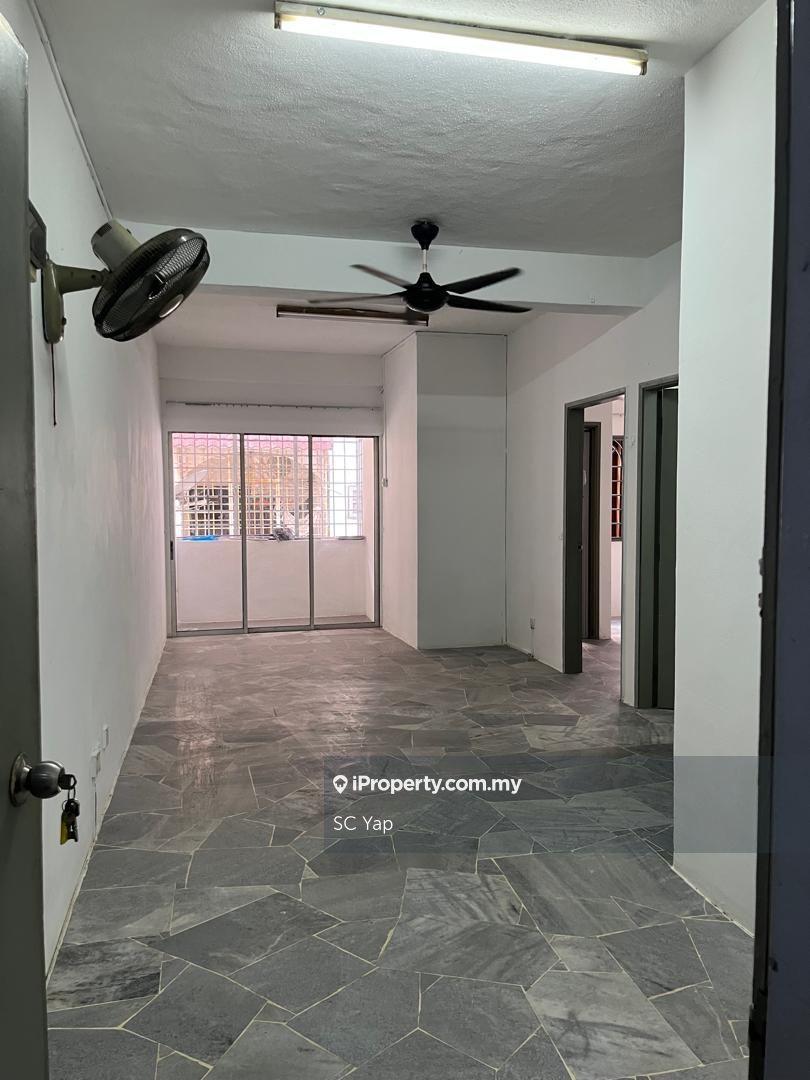 Level 1 Unit For Sale With Below Price , Full Loan Available