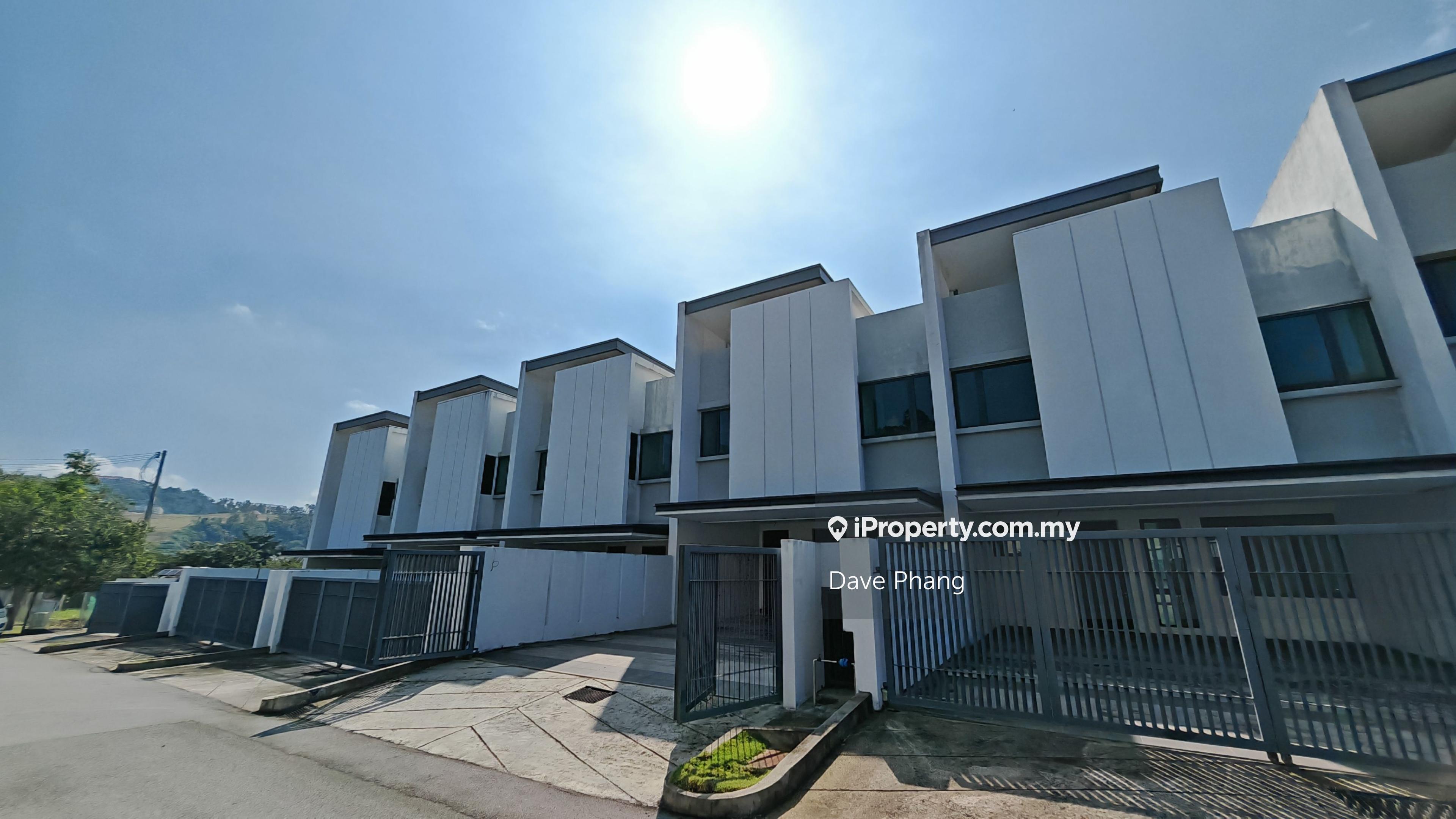 Brand New unit gated guarded freehold 5 minutes to MRR2 / DUKE