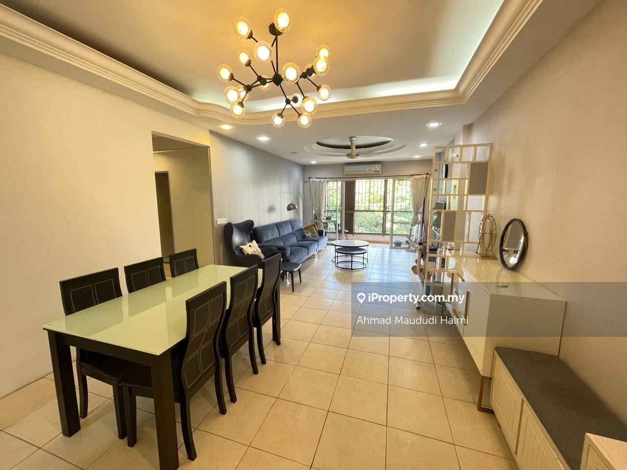 Fully furnished, Near Lrt station, Corner unit