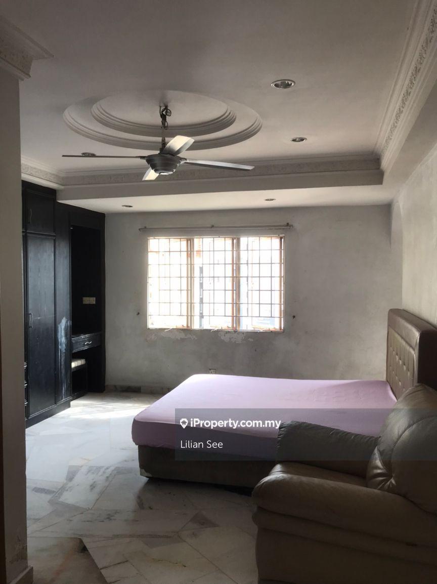 High floor Walking distance Hukm MRT and shops