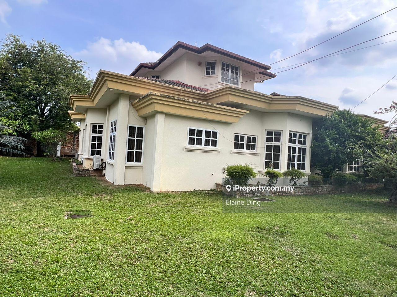 Country Heights Single Storey Bungalow with swimming pool