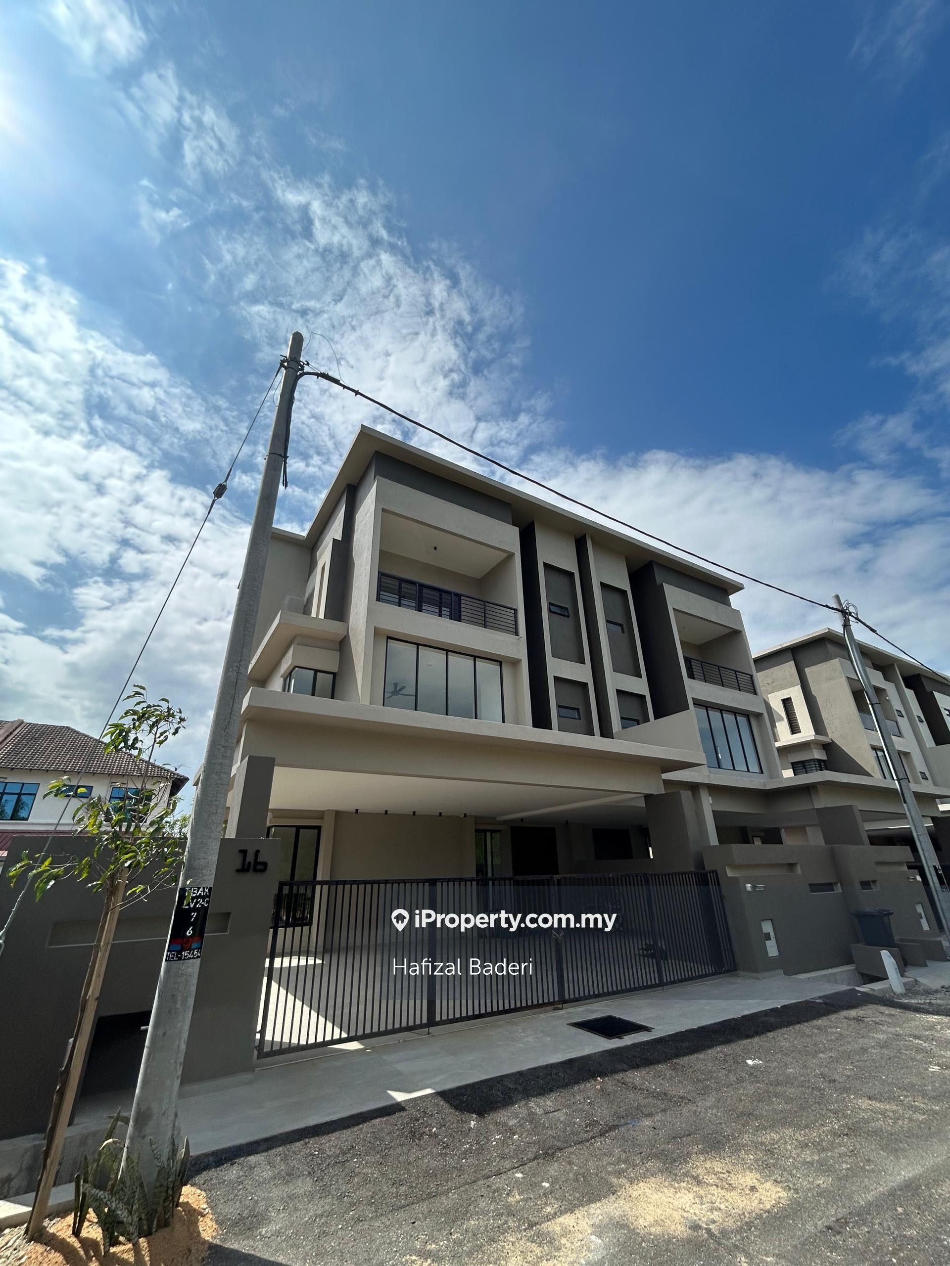 3-Storey Semi-D in Kubang Buaya