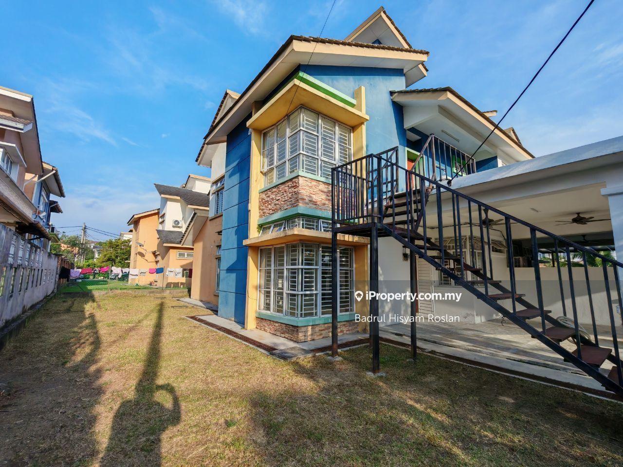 Spacious Guarded 3595ft Semi D House Desa Seri Saujana Bangi
