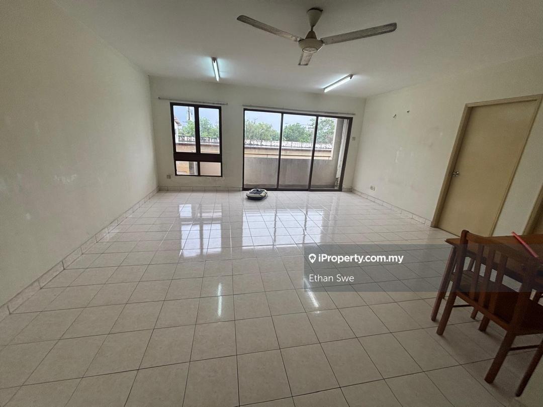 With Strata title/Low Floor/Non Bumi/Partly Furnished/Well Kept Unit