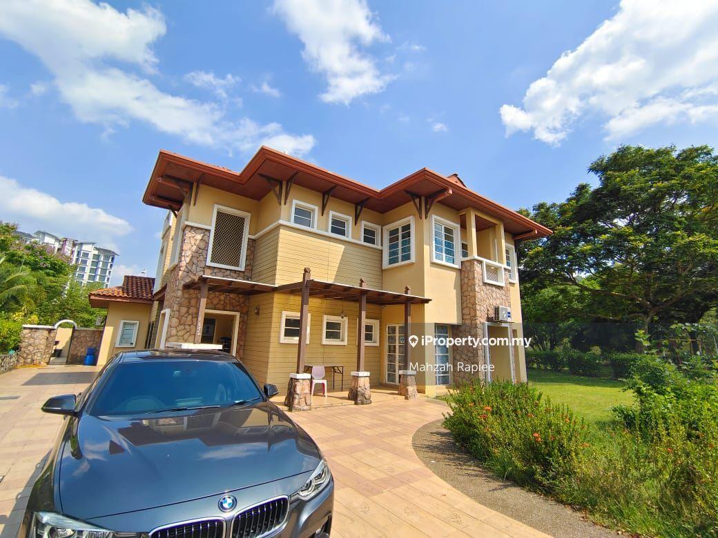 Corner Lot 2 Storey Bungalow near Alamanda, Putrajaya For Sale