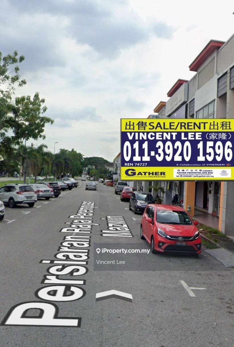 Shoplot Raja Perempuan Mazwin