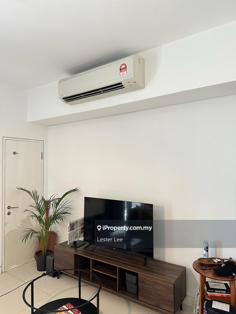 Beautifully designed 2 bedroom unit with 4 carparks
