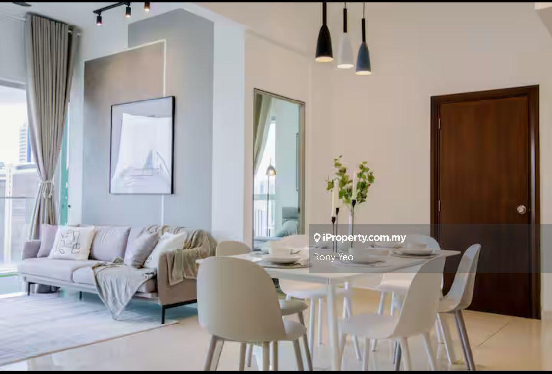 Regalia Residence Fully Furnished Facing KLCC Skyline View For Sale !!