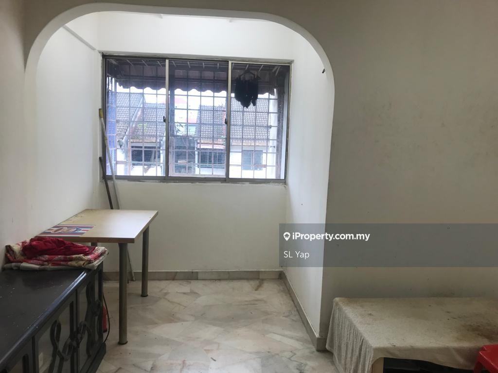 Desa Petaling walk up flat for sale