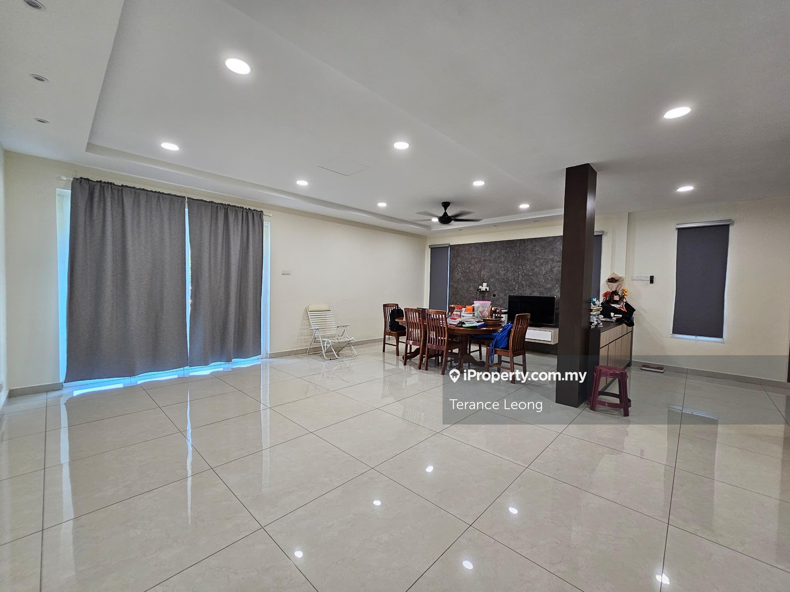 Move in condition renovated unit and corner lot 