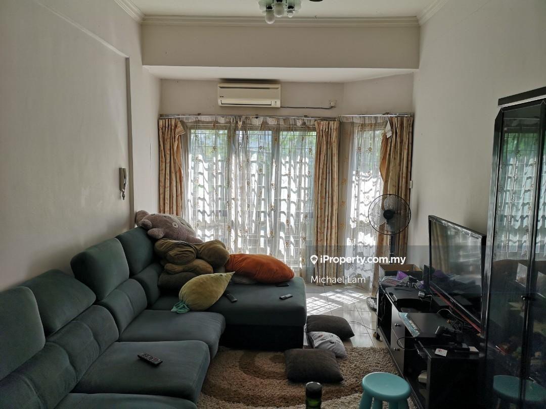 Ground floor unit townhouse for Sale
