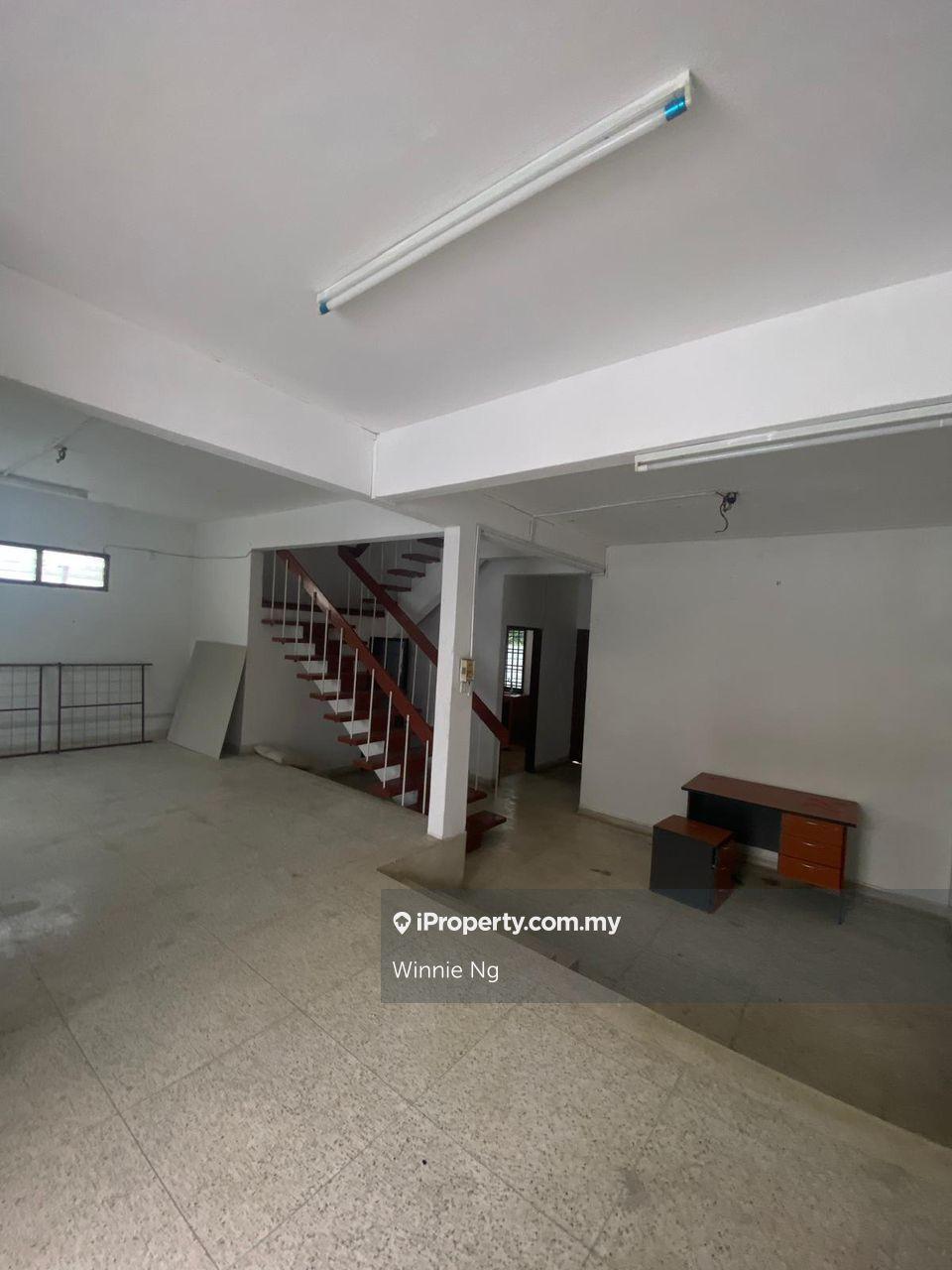 Taman pelangi 2 storey corner for rent