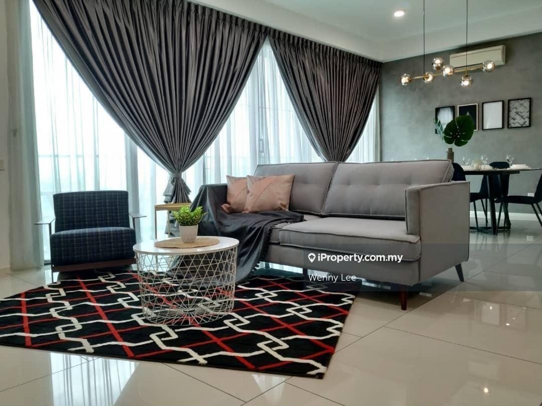 Freehold Low Density Spacious Well Kept Unit KL City View