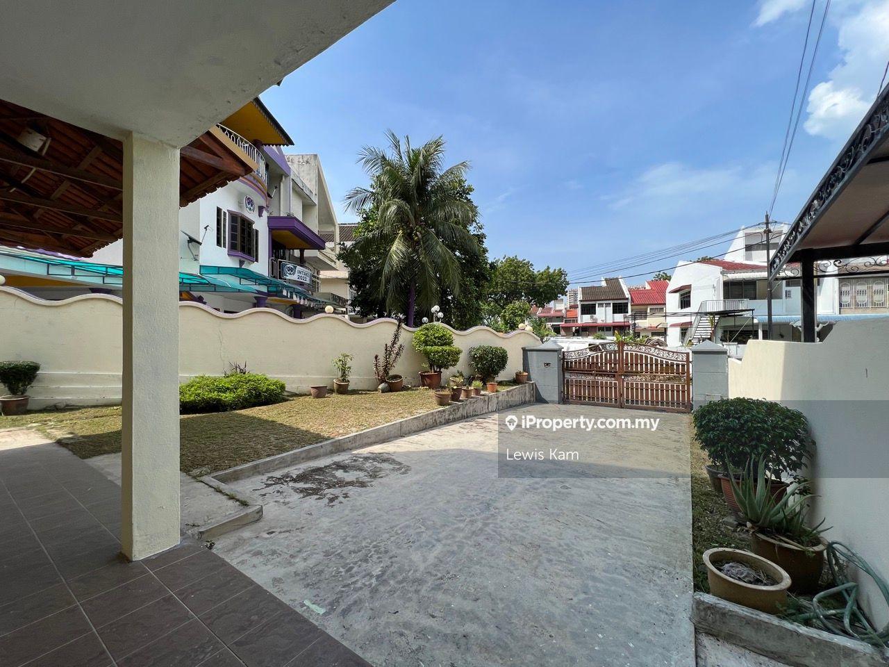Largest Land Area Semi Detached Corner in Taman Century