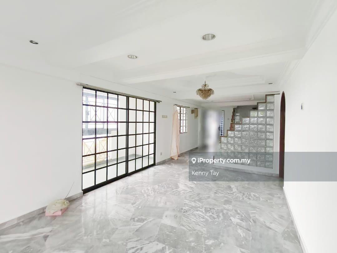End lot, big balcony, below market price