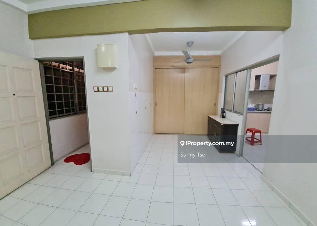Putra Place Low Floor near Queens Bay Area Penang Bridge