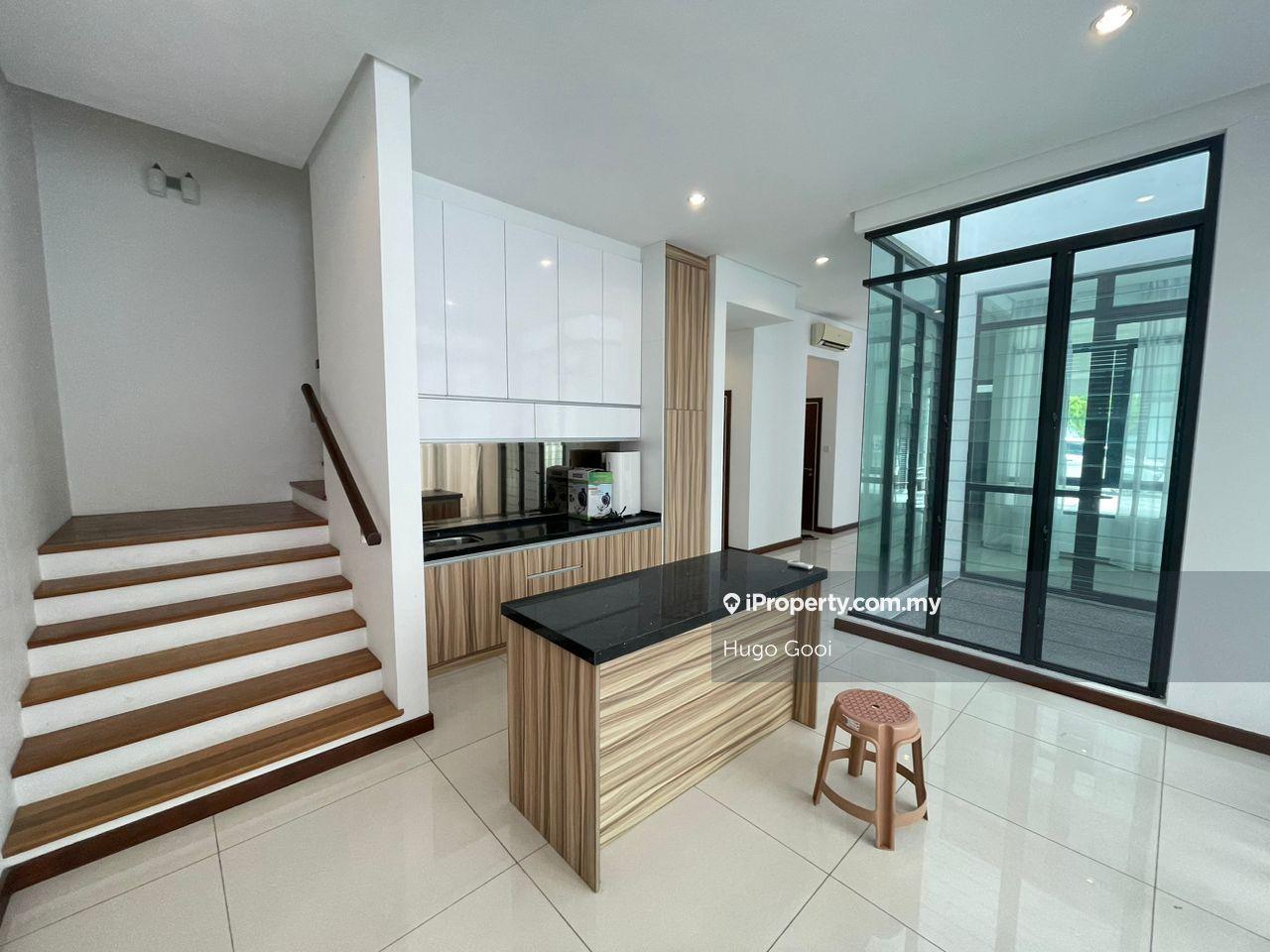 Brand New Renovated Semi-D, Ample Parking Space, Cozy&Greenery Area