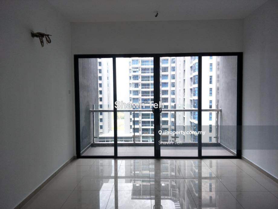 Atlantis 1 room unit high floor with nice pool view