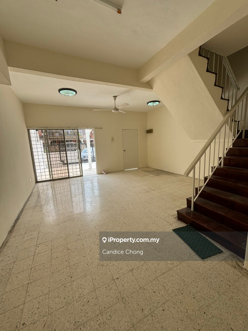 Double storey house for rent @ Taman universiti indah 1 , Seri Kembang