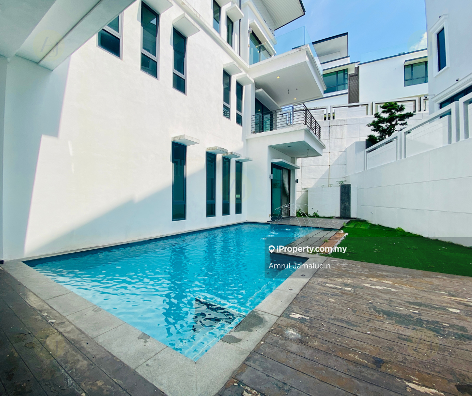Home Lift, Freehold, Swimming Pool, Renovated, 24 Hour Security